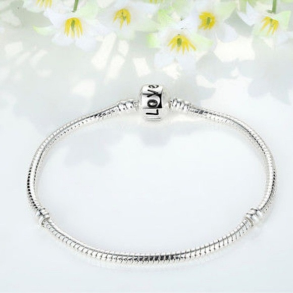 NWOT ❤️ 7.5” STERLING SILVER PLATED SNAKE BRACELET w/BUILT-IN ‘LOVE’ CHARM CLASP - Picture 2 of 3